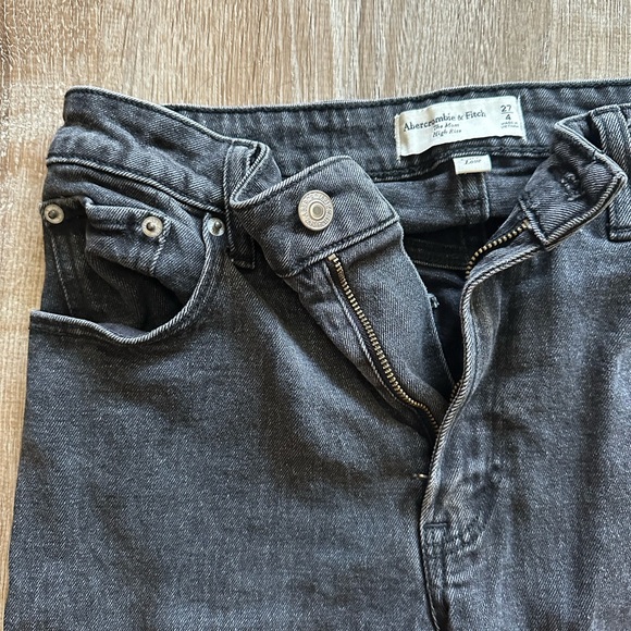 Abercrombie Curve Love High Rise Mom Jean - Picture 5 of 7